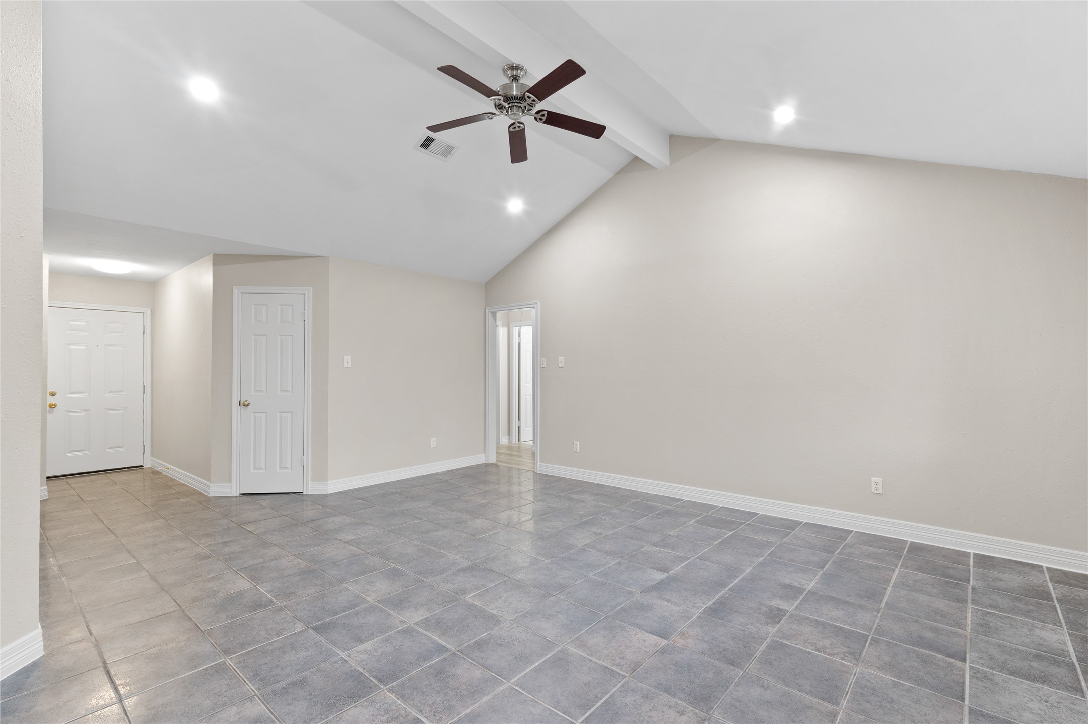 8314 Poplar Ridge Lane Humble, TX 77338 - Photo 3 of 20 an empty room with windows and ceiling fan