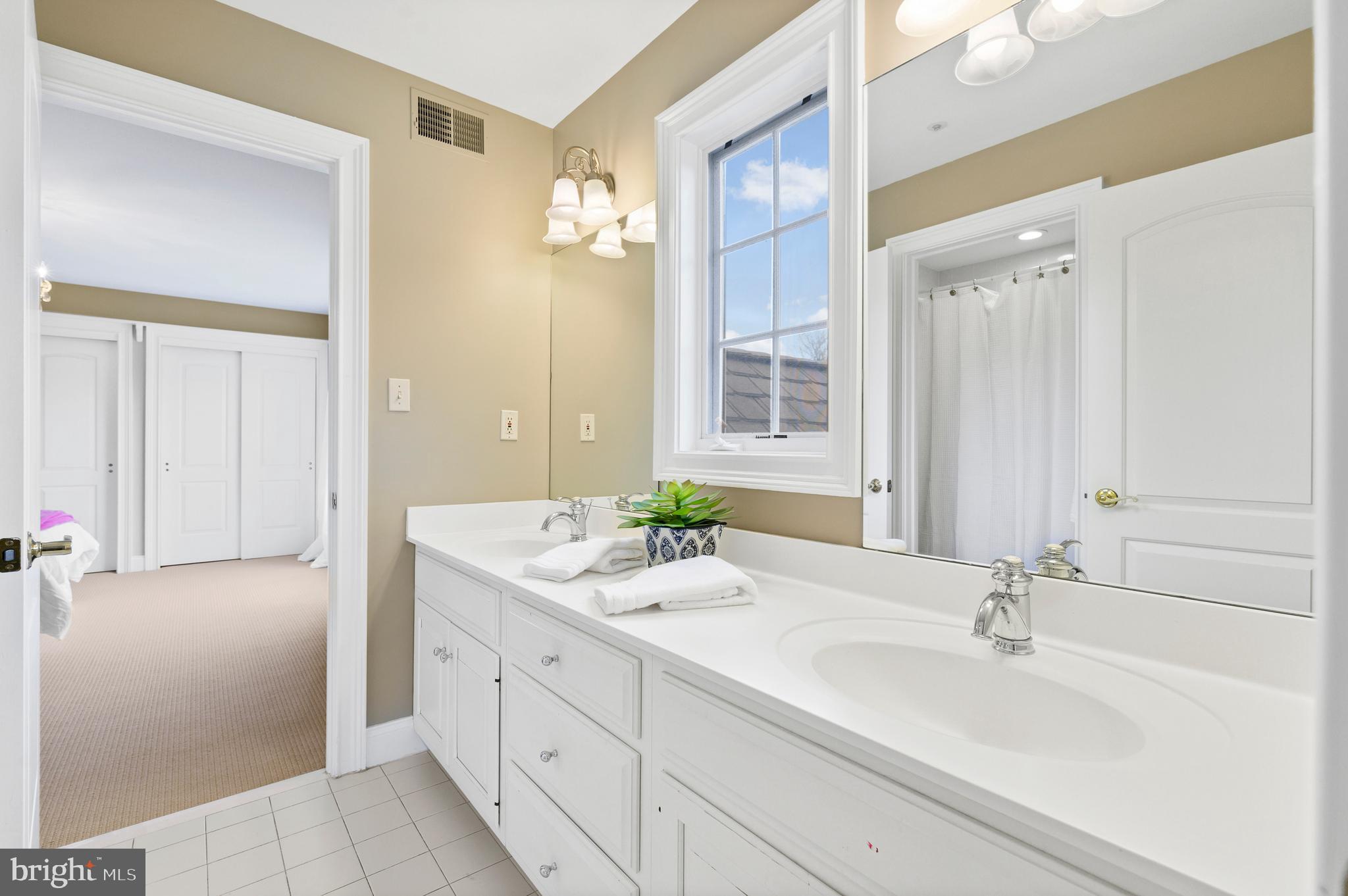 9 Plymouth Road Newtown Square, PA 19073 - Photo 21 of 28 Jack and Jill Bath