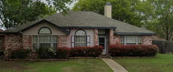 $2,400 | 905 Carmela Drive, DeSoto, TX 75115