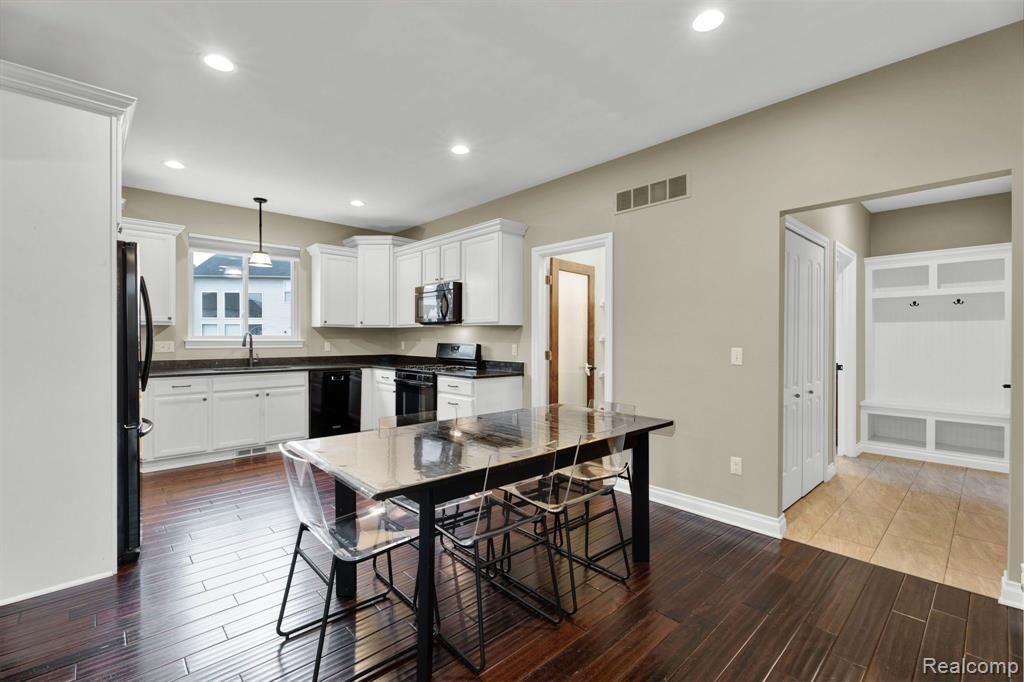 6736 Baker Utica, MI 48317 - Photo 13 of 53