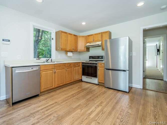 8 Harbor Acres Road Sands Point, NY 11050 - Photo 17 of 40