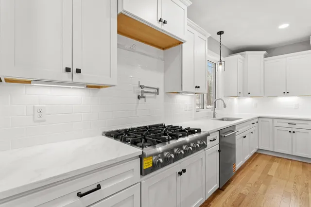 $1,100,000 | 91 Raymond Road, Auburn, NH 03032