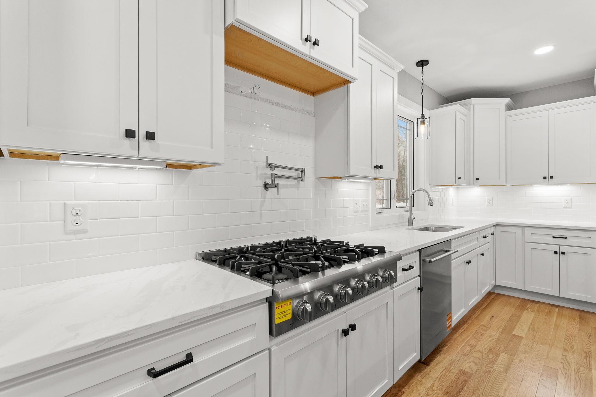 91 Raymond Road Auburn, NH 03032 - Photo 15 of 48