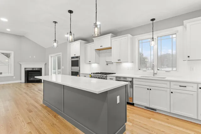 $1,100,000 | 91 Raymond Road, Auburn, NH 03032