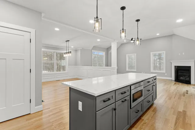 $1,100,000 | 91 Raymond Road, Auburn, NH 03032