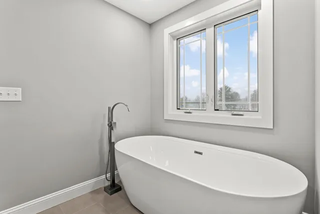 $1,100,000 | 91 Raymond Road, Auburn, NH 03032