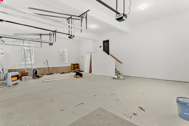 $1,100,000 | 91 Raymond Road, Auburn, NH 03032