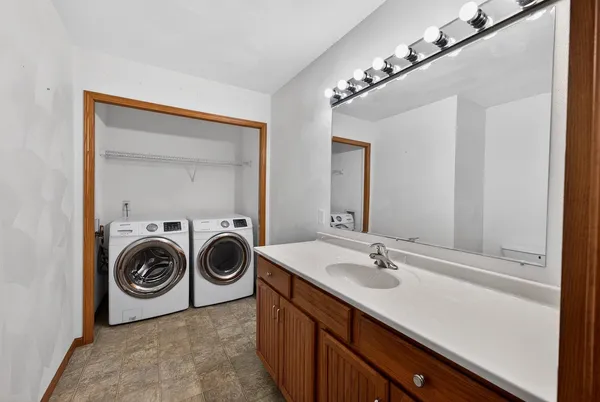 $326,000 | 645 Garfield Avenue, Unit 1, Evansville, WI 53536