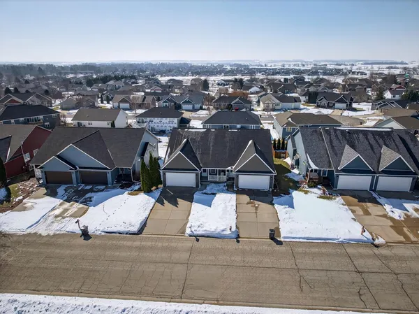 $326,000 | 645 Garfield Avenue, Unit 1, Evansville, WI 53536