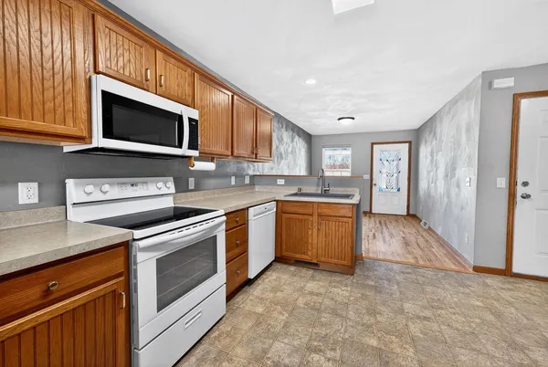 $326,000 | 645 Garfield Avenue, Unit 1, Evansville, WI 53536