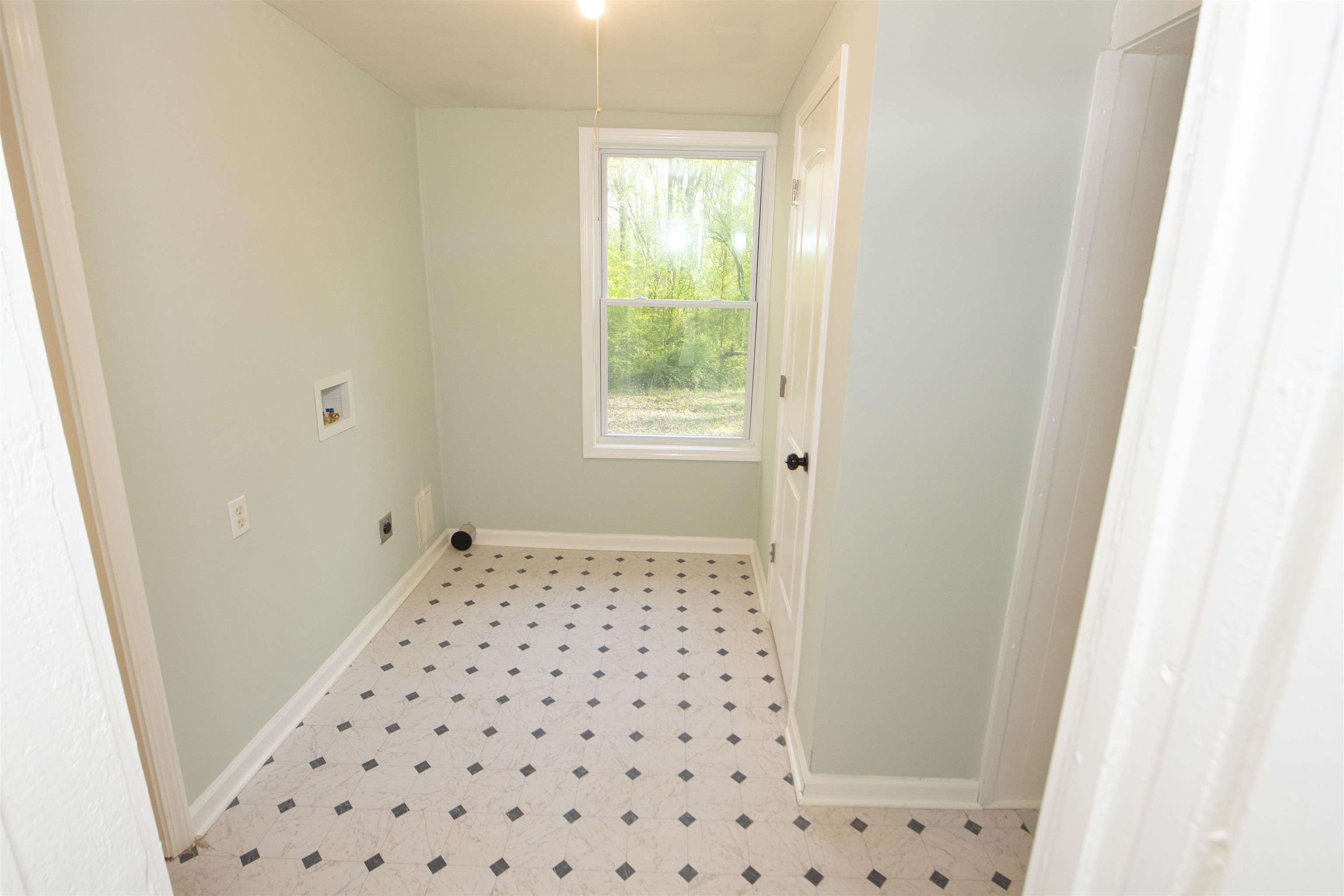 899 Craft Road Memphis, TN 38116 - Photo 6 of 13 Clothes washing area with laundry area, light floors, washer hookup, hookup for an electric dryer, and baseboards