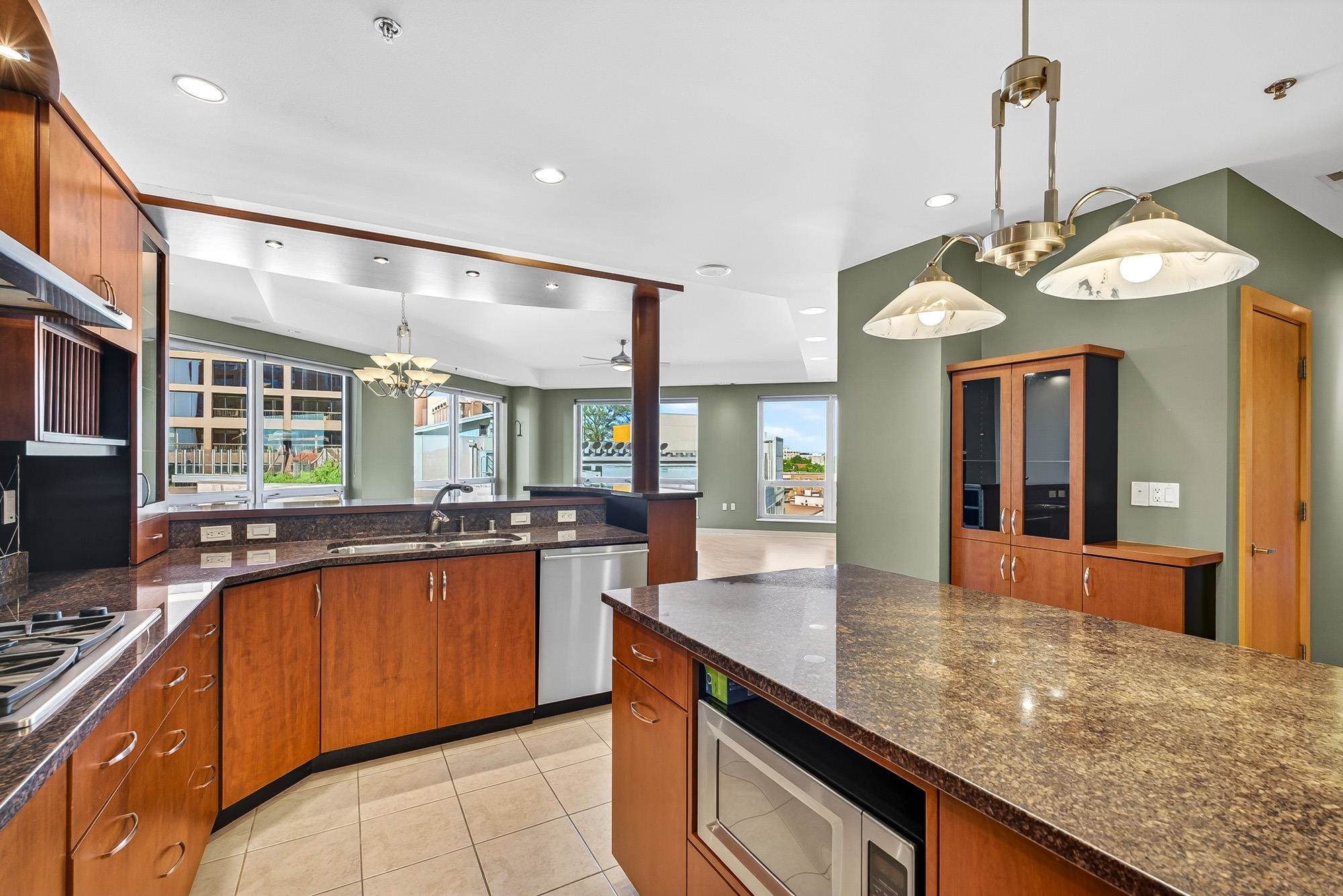 125 North Hamilton Street, Unit 806 Madison, WI 53703 - Photo 42 of 50