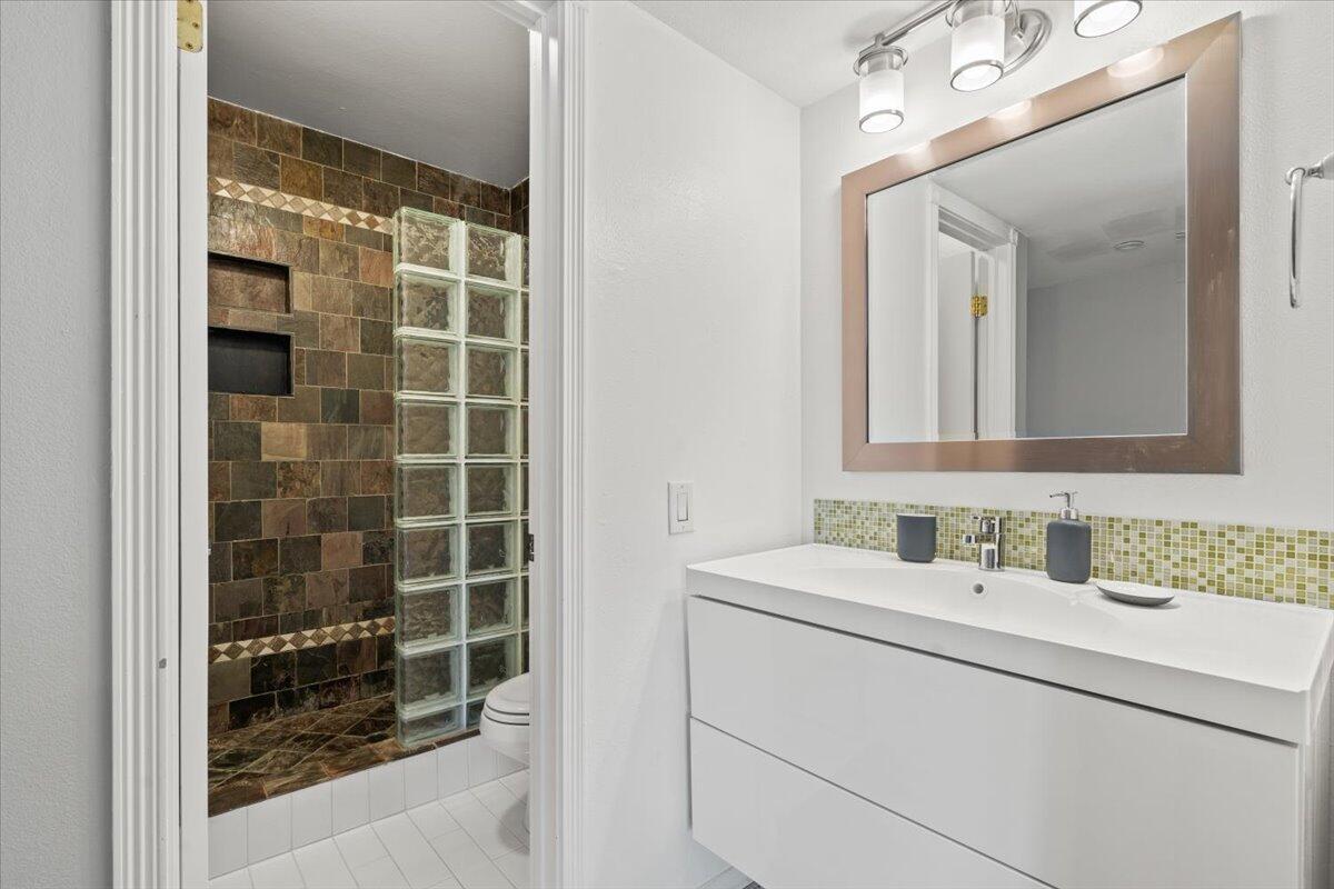 2236 North Victoria Road Palm Springs, CA 92262 - Photo 19 of 40 a bathroom with a sink and a mirror