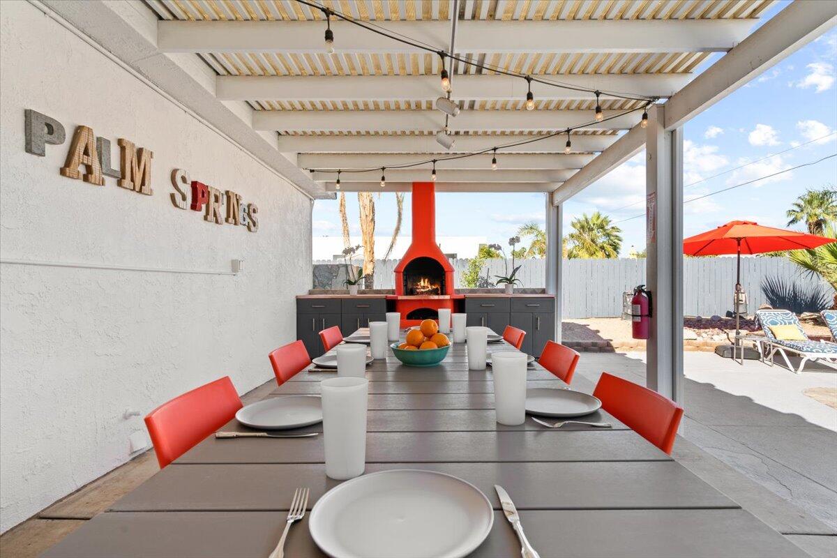 2236 North Victoria Road Palm Springs, CA 92262 - Photo 28 of 40 a room with lots of tables and chairs