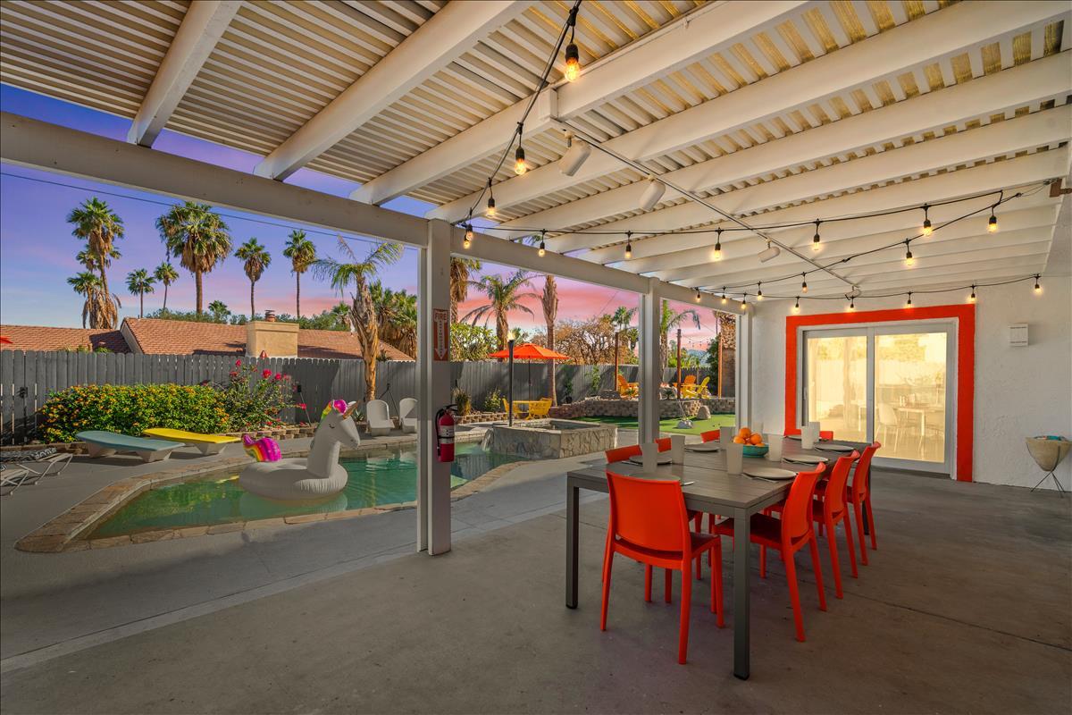 2236 North Victoria Road Palm Springs, CA 92262 - Photo 33 of 40 a view of a bar restaurant