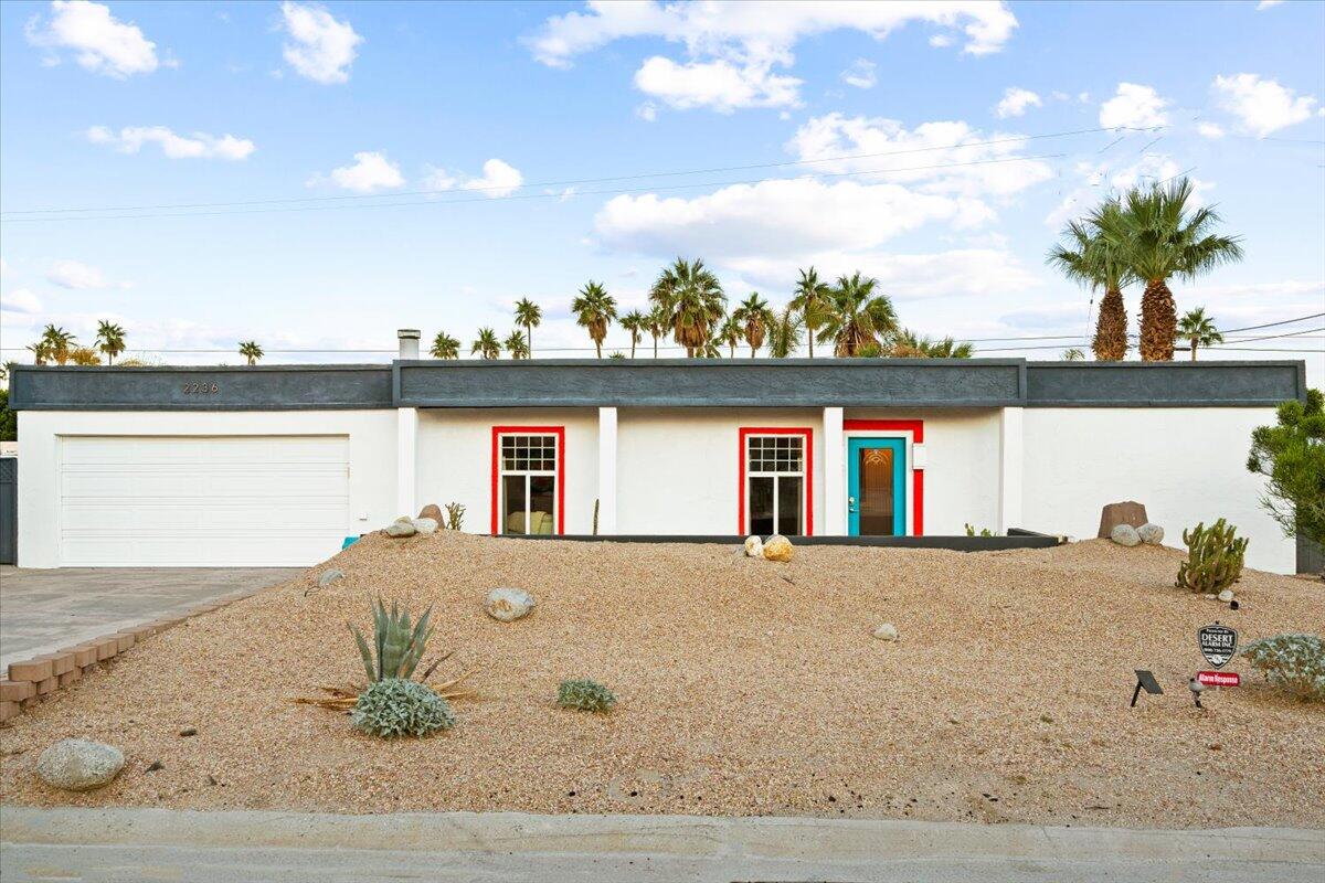 2236 North Victoria Road Palm Springs, CA 92262 - Photo 38 of 40 front view of a house with a patio