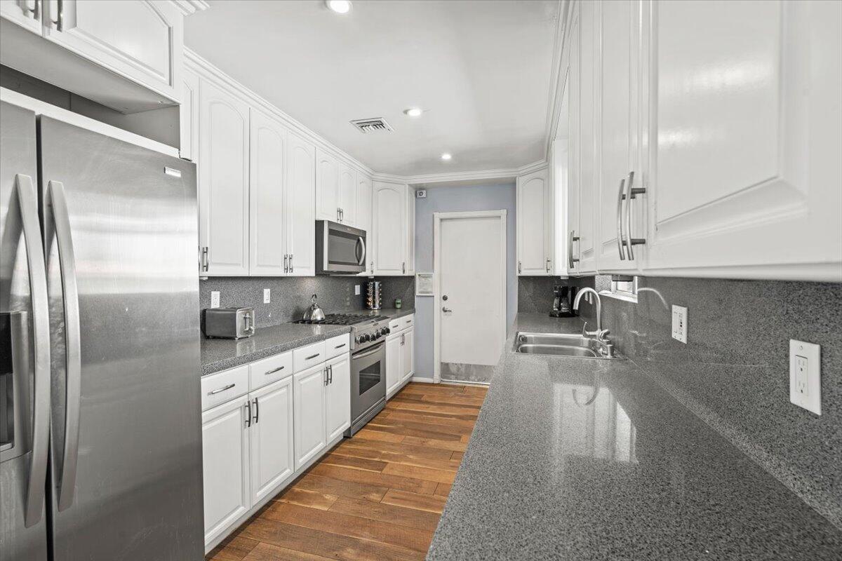 2236 North Victoria Road Palm Springs, CA 92262 - Photo 9 of 40 a large kitchen with stainless steel appliances lots of counter top space and cabinets
