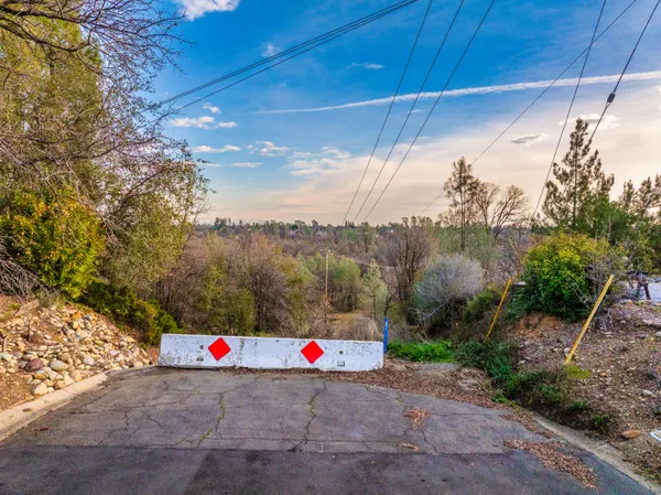 $650,000 | 5976 Sierra Drive, Redding, CA 96003