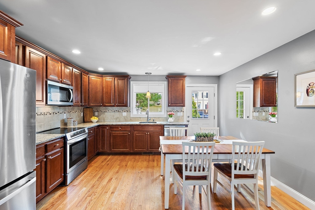 61 Parmenter Road, Unit 1 Waltham, MA 02453 - Photo 2 of 31
