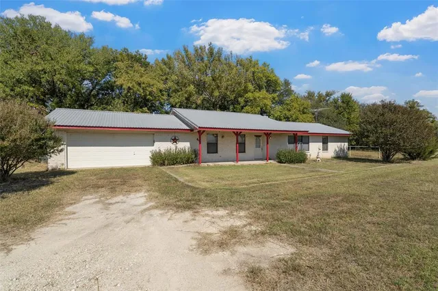 $827,700 | 2767 Highway 174, Kopperl, TX 76652