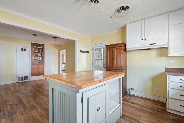 $230,000 | 701 North Washington Street, La Grange, TX 78945