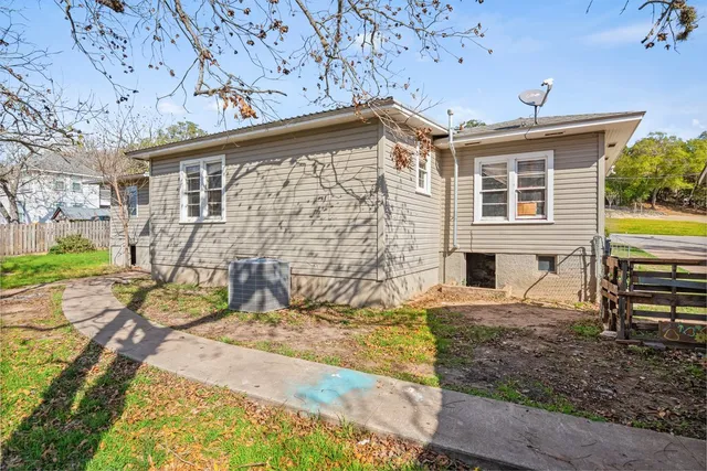 $230,000 | 701 North Washington Street, La Grange, TX 78945