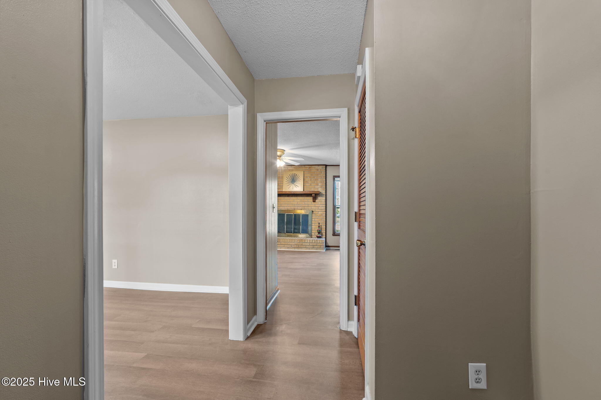 802 Eagle Road Kinston, NC 28501 - Photo 16 of 46 Foyer