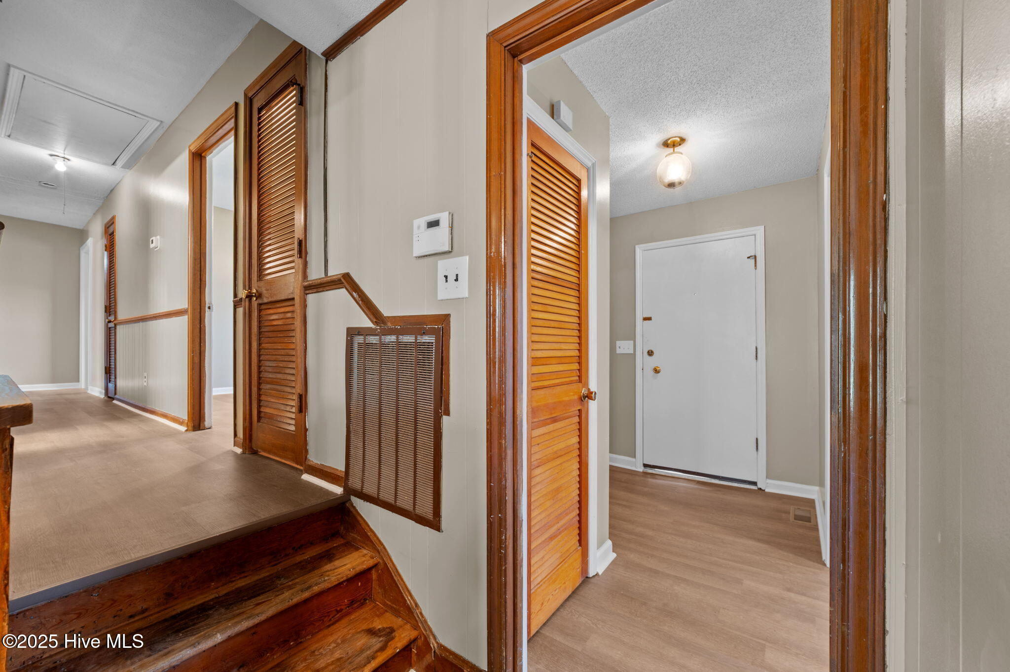 802 Eagle Road Kinston, NC 28501 - Photo 17 of 46 Foyer