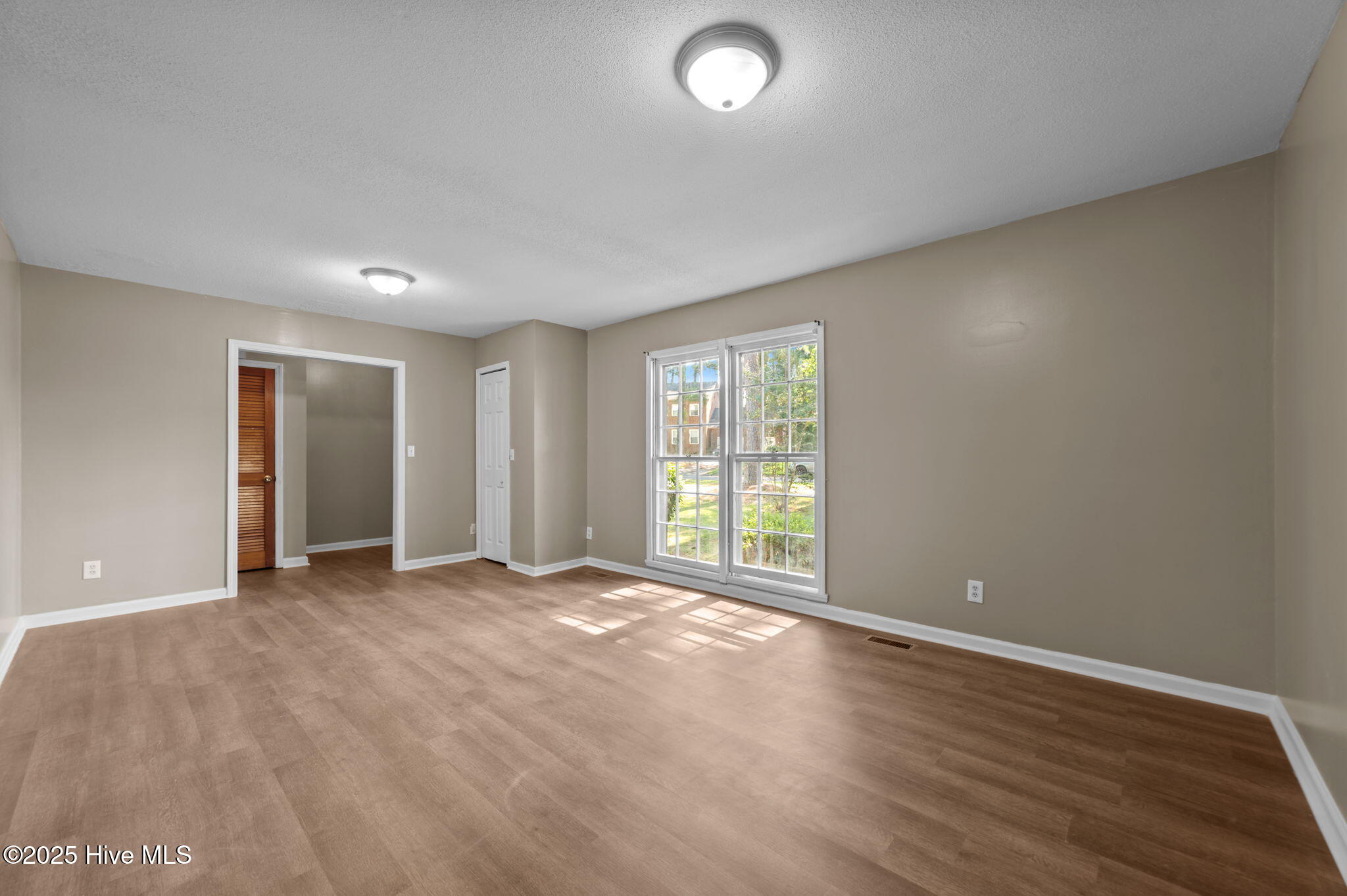 802 Eagle Road Kinston, NC 28501 - Photo 20 of 46 Living Room/Dining Room