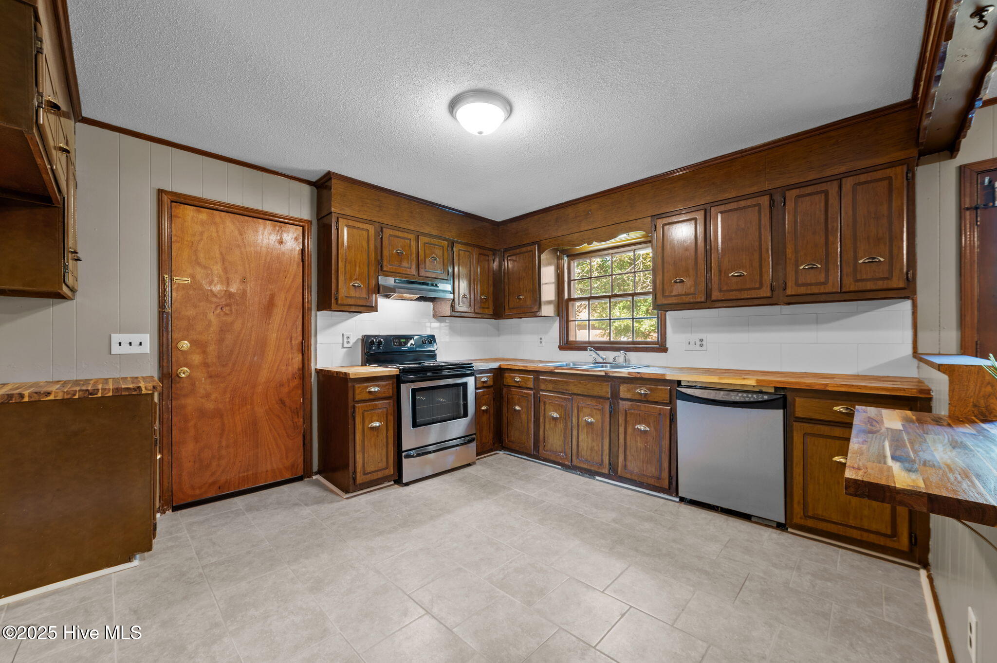 802 Eagle Road Kinston, NC 28501 - Photo 24 of 46 Kitchen