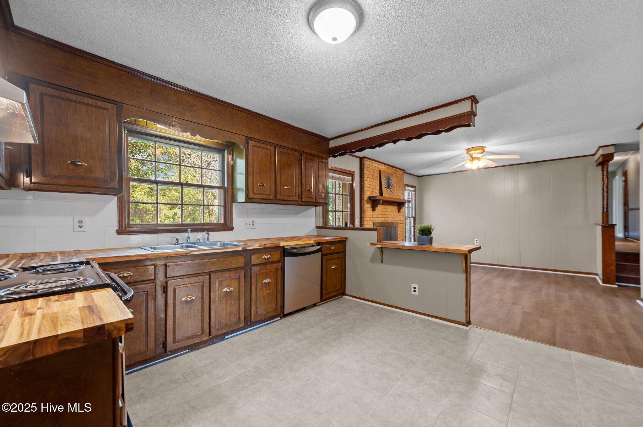 802 Eagle Road Kinston, NC 28501 - Photo 26 of 46 Kitchen