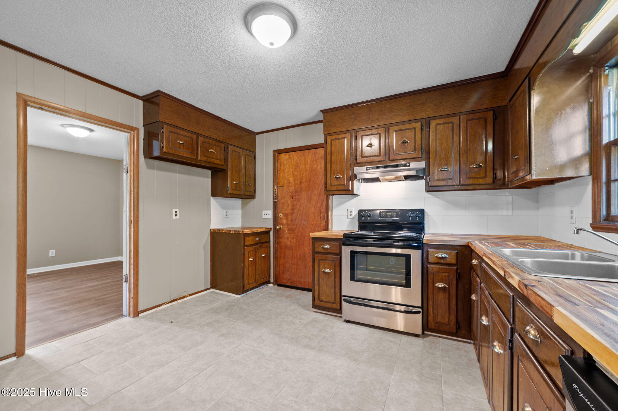 802 Eagle Road Kinston, NC 28501 - Photo 27 of 46 Kitchen