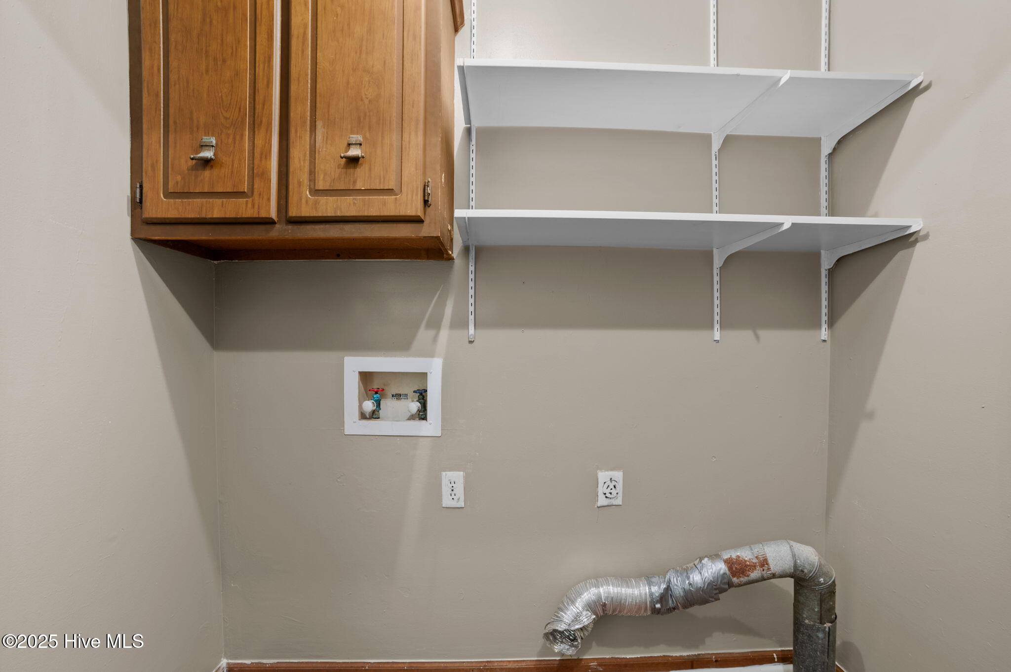 802 Eagle Road Kinston, NC 28501 - Photo 38 of 46 Laundry Area