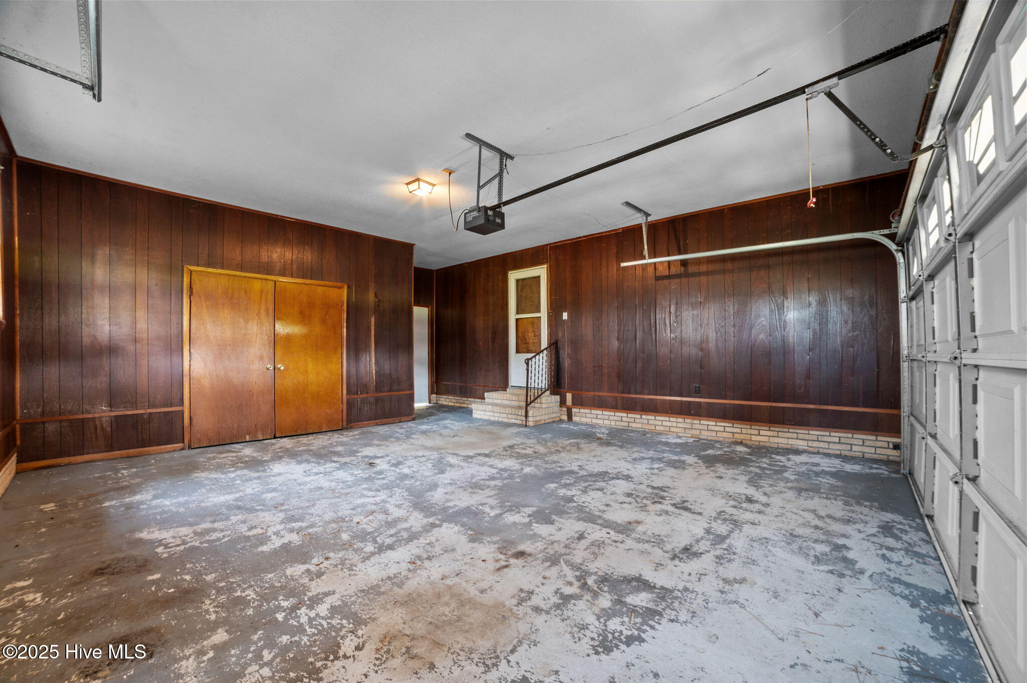 802 Eagle Road Kinston, NC 28501 - Photo 40 of 46 2 Car Attached Garage