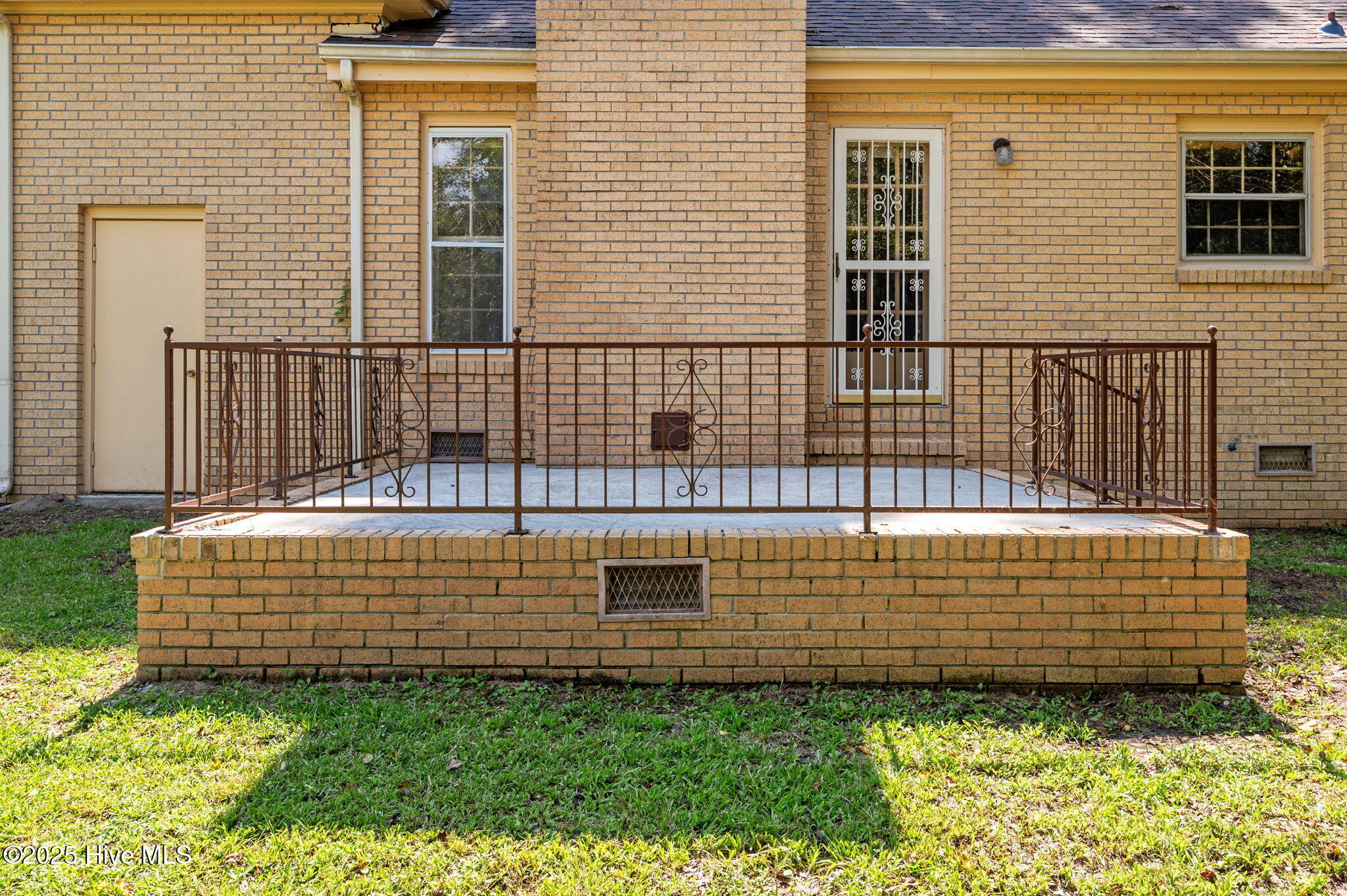 802 Eagle Road Kinston, NC 28501 - Photo 44 of 46 Back Yard Patio