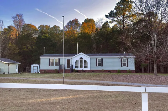 $299,999 | 106 Airborne Way, Cross, SC 29436