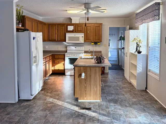 $299,999 | 106 Airborne Way, Cross, SC 29436