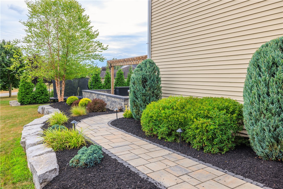 1 Cali Ridge Penfield, NY 14450 - Photo 4 of 50