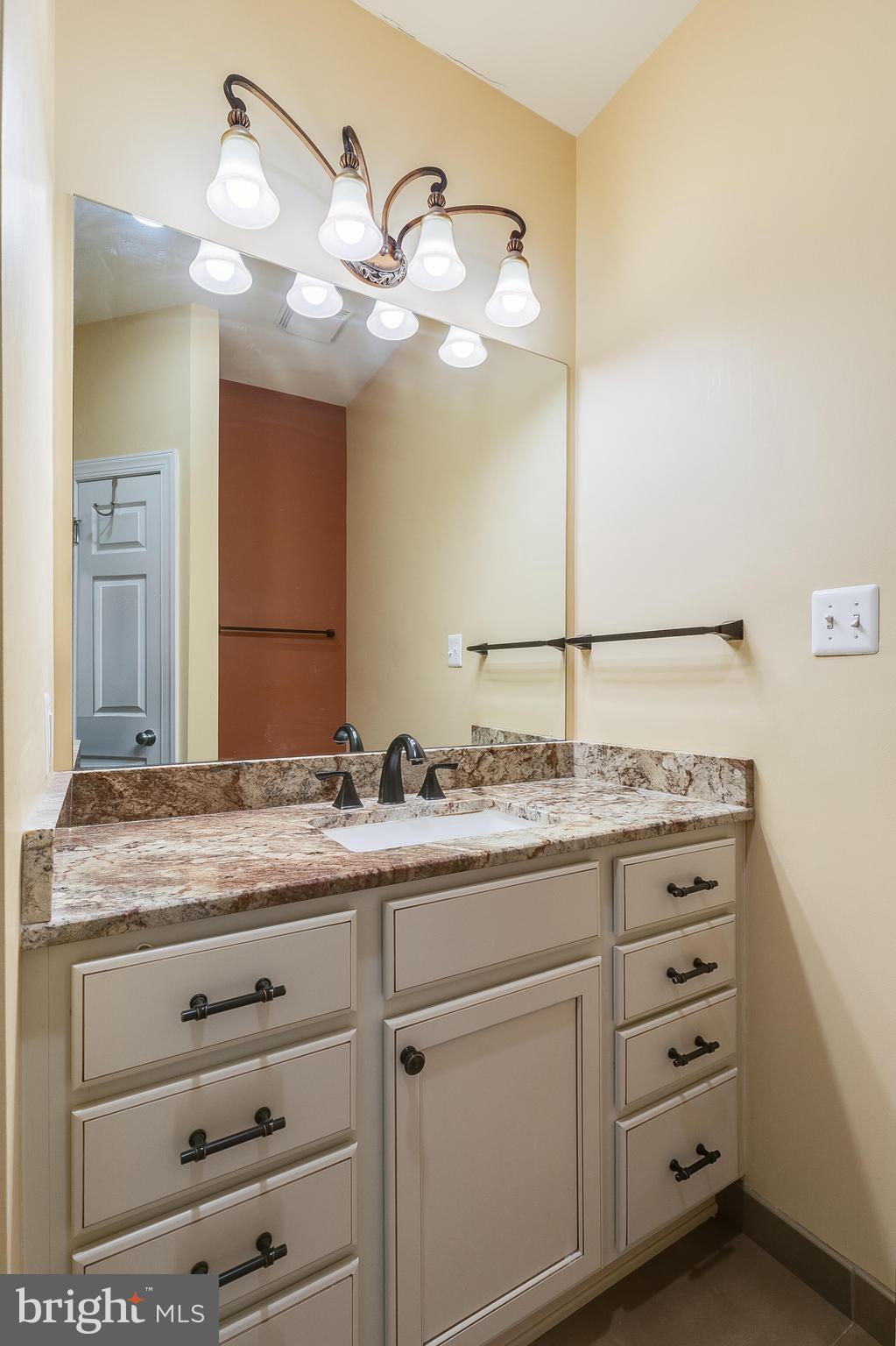 42432 Corro Place Ashburn, VA 20148 - Photo 33 of 55 Hall Bath Servicing Bedroom 2