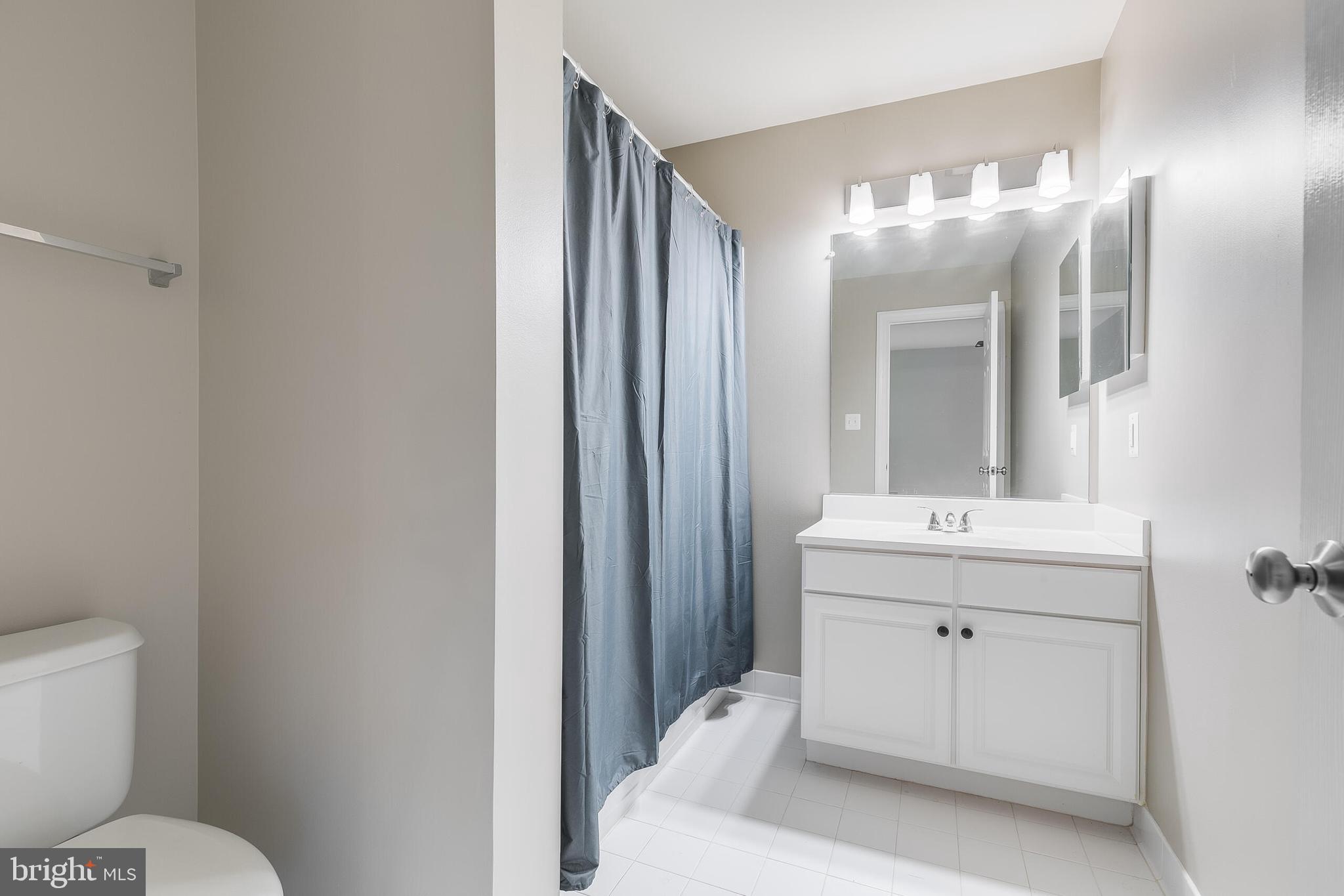 42432 Corro Place Ashburn, VA 20148 - Photo 36 of 55 Attached Bath Servicing Bedroom 3