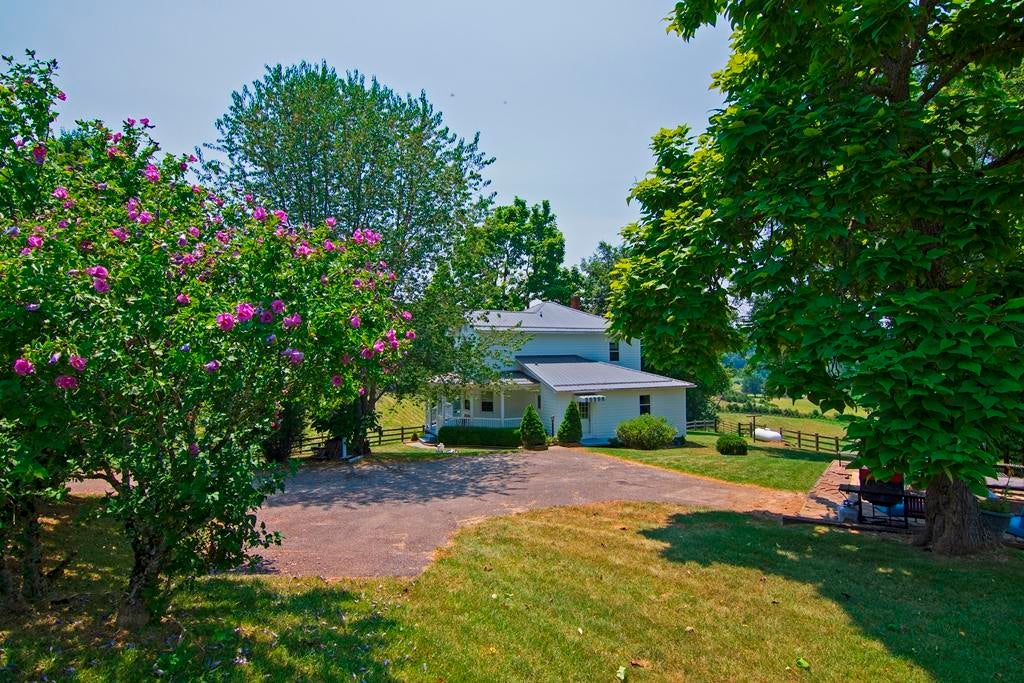 35 Co Route Forest Hill, WV 24935 - Photo 17 of 151 Gallery Image 17