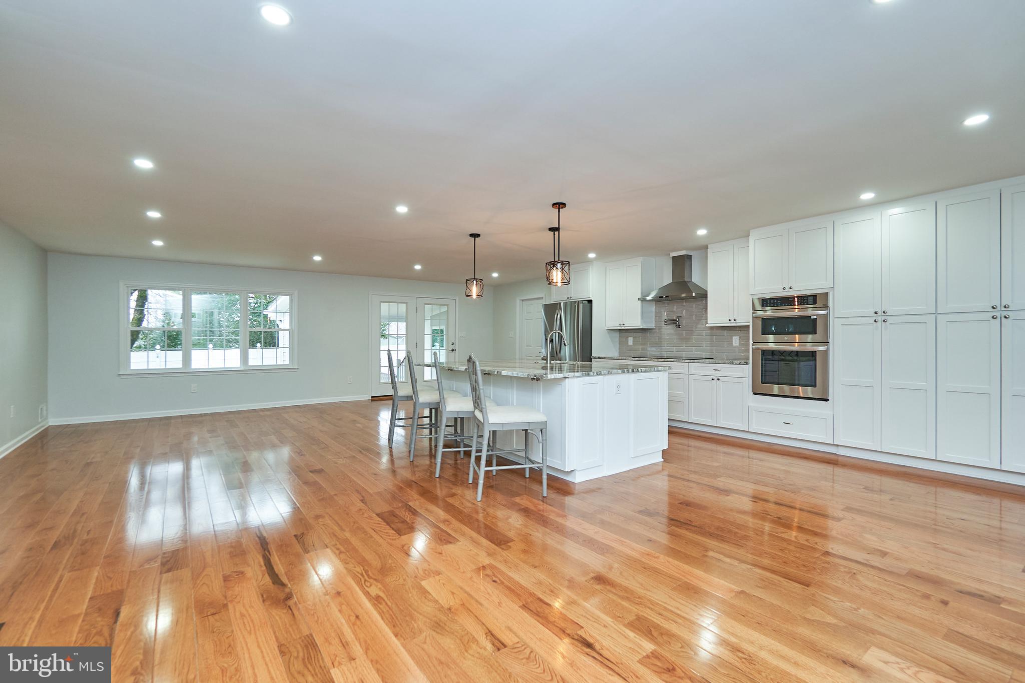 11913 Bennett Road Herndon, VA 20171 - Photo 3 of 29 Gallery Image 3