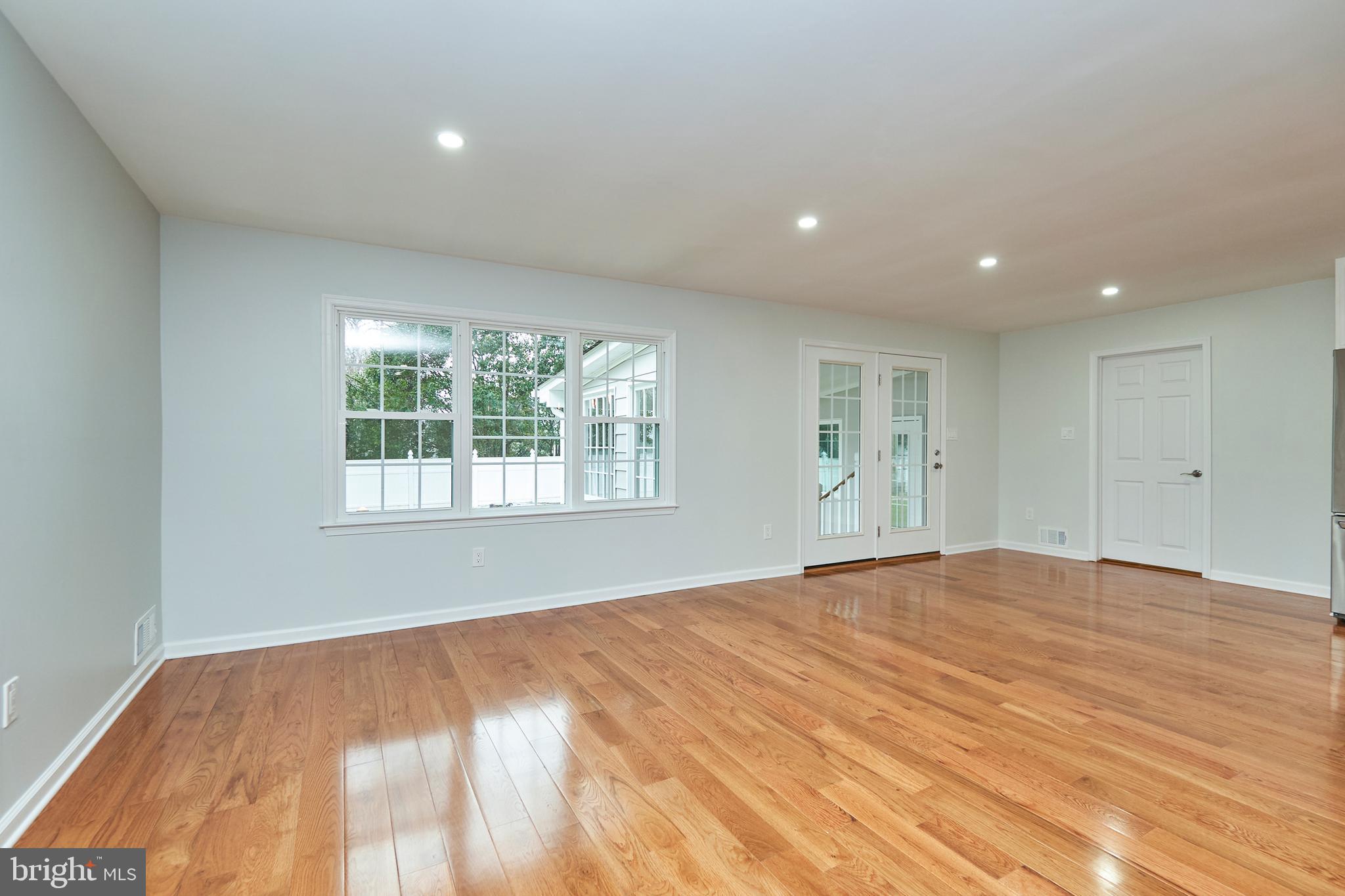 11913 Bennett Road Herndon, VA 20171 - Photo 4 of 29 Gallery Image 4