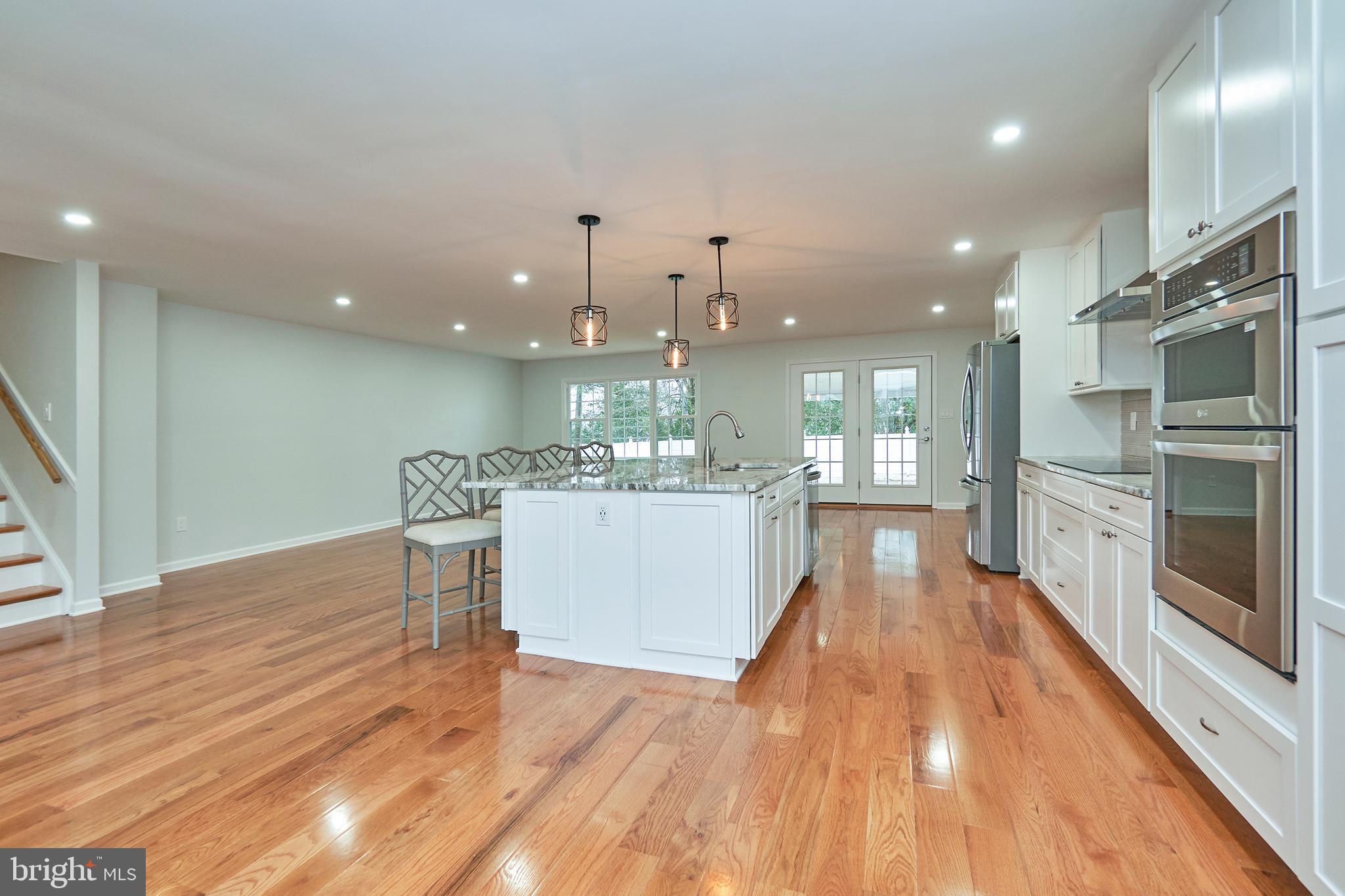 11913 Bennett Road Herndon, VA 20171 - Photo 6 of 29 Gallery Image 6