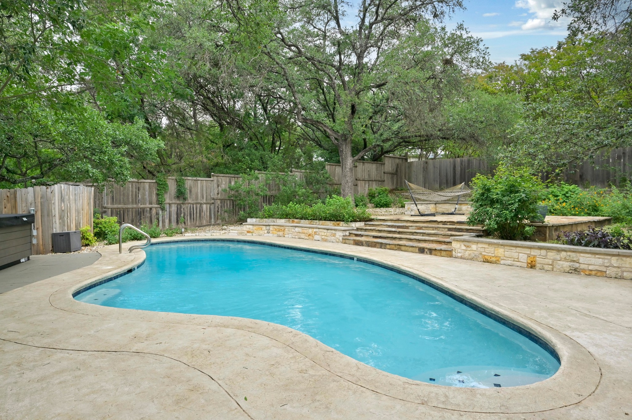 2009 South Oak Canyon Road Austin, TX 78746 - Photo 28 of 37 a swimming pool with outdoor space