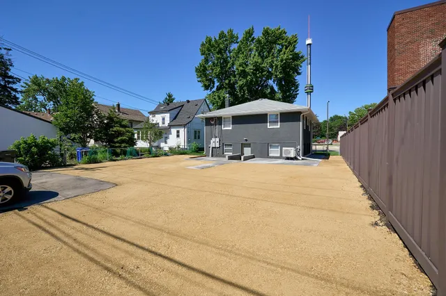 $1,850 | 1284 Snelling Avenue North, St. Paul, MN 55108