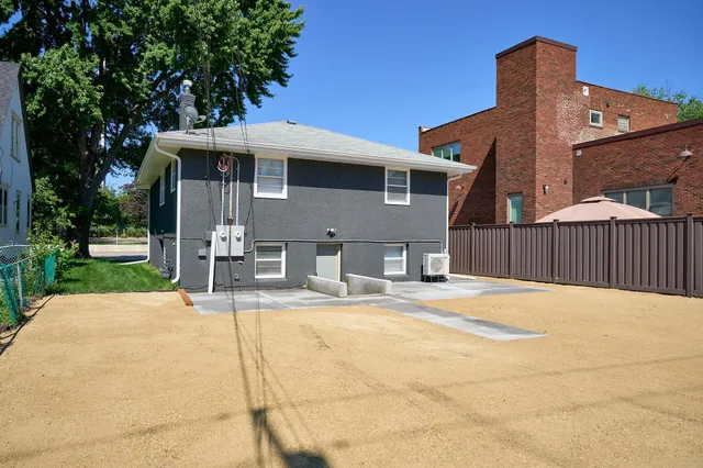 $1,850 | 1284 Snelling Avenue North, St. Paul, MN 55108