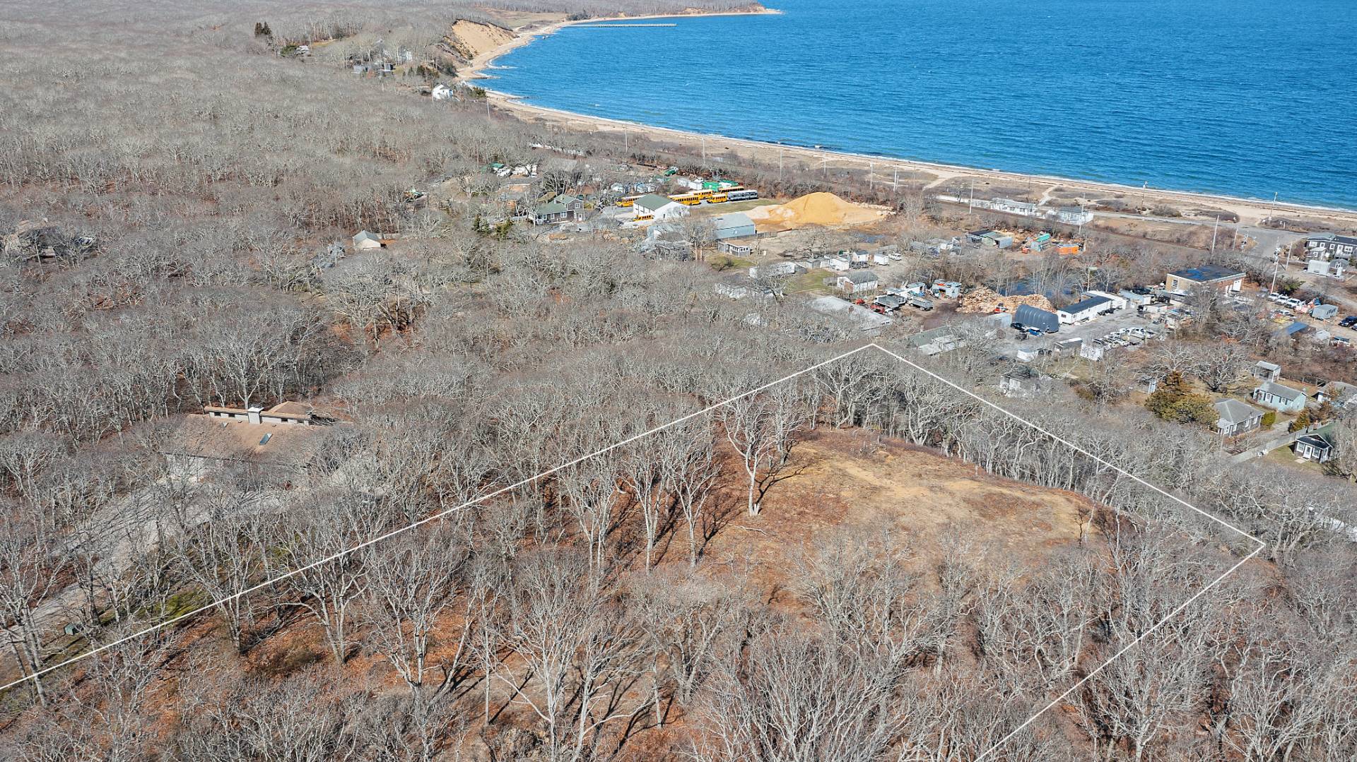 6 Ft Pond Road Montauk, NY 11954 - Photo 6 of 8 a view of a dry yard