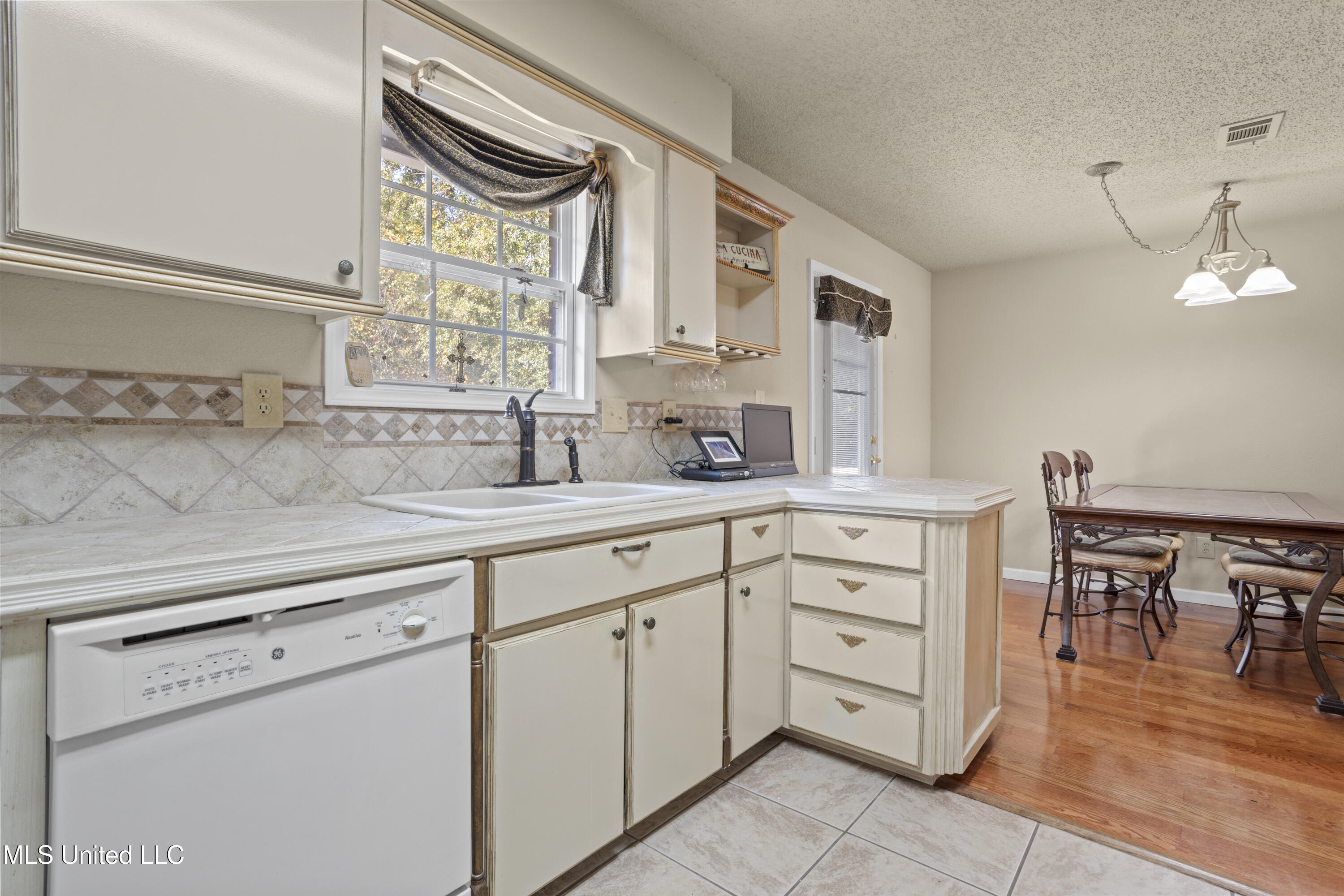 2405 Merida Cove Gautier, MS 39553 - Photo 10 of 33 0015 (1)