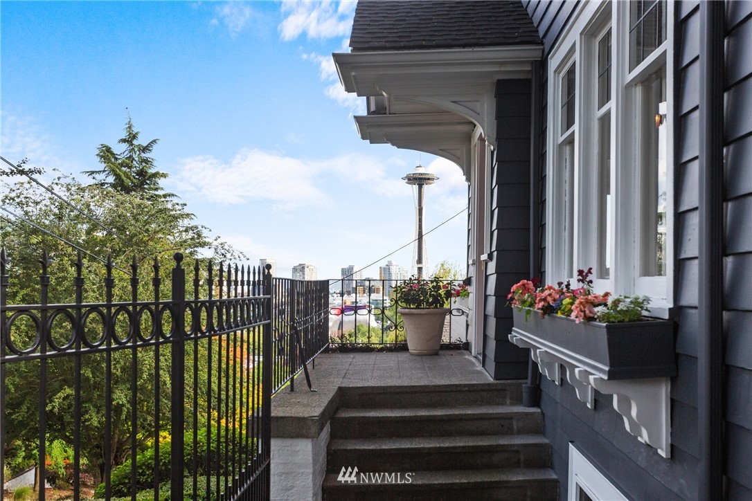 371 Prospect Street Seattle, WA 98109 - Photo 2 of 25